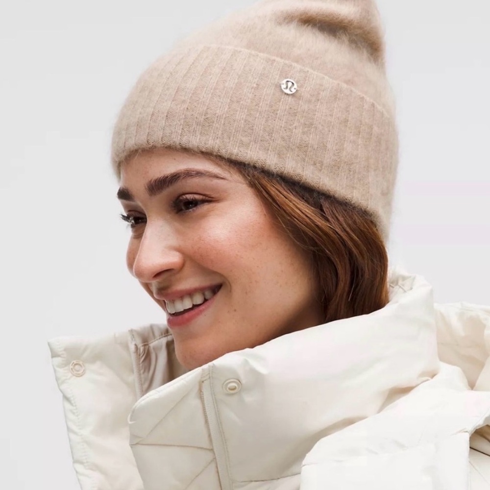 🆕 LULULEMON Fuzzy Cashmere Beanie Heathered Nutmeg NWT - Picture 2 of 15